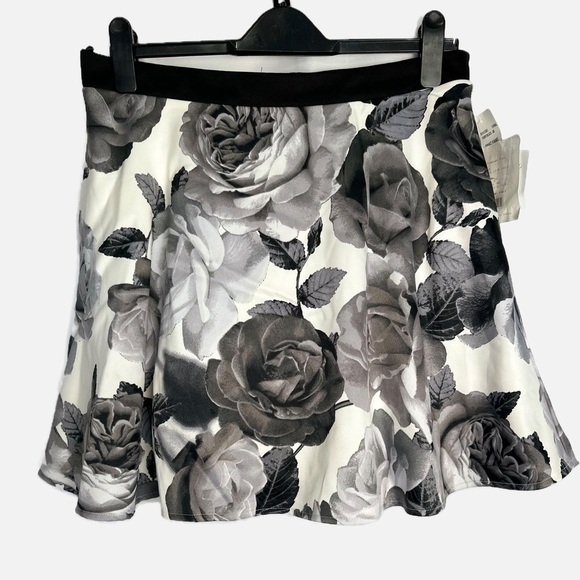 NWT Speechless Black and White Floral Mini Skirt - Picture 1 of 3